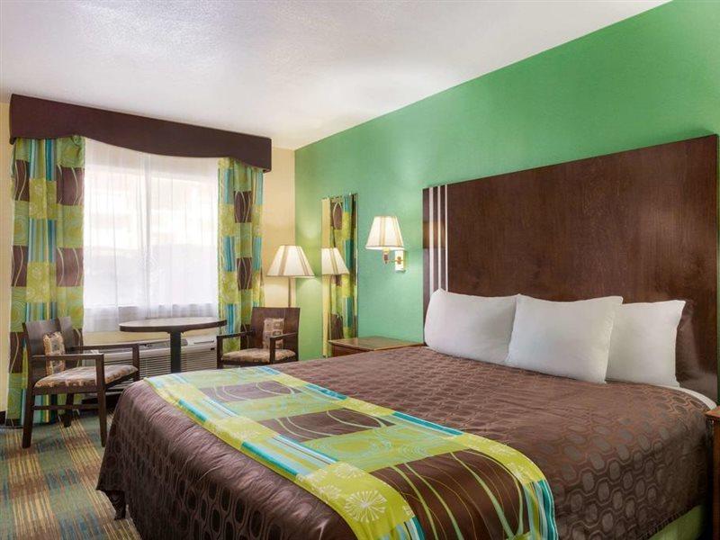 Ramada By Wyndham San Antonio Near Seaworld - Lackland Afb Buitenkant foto