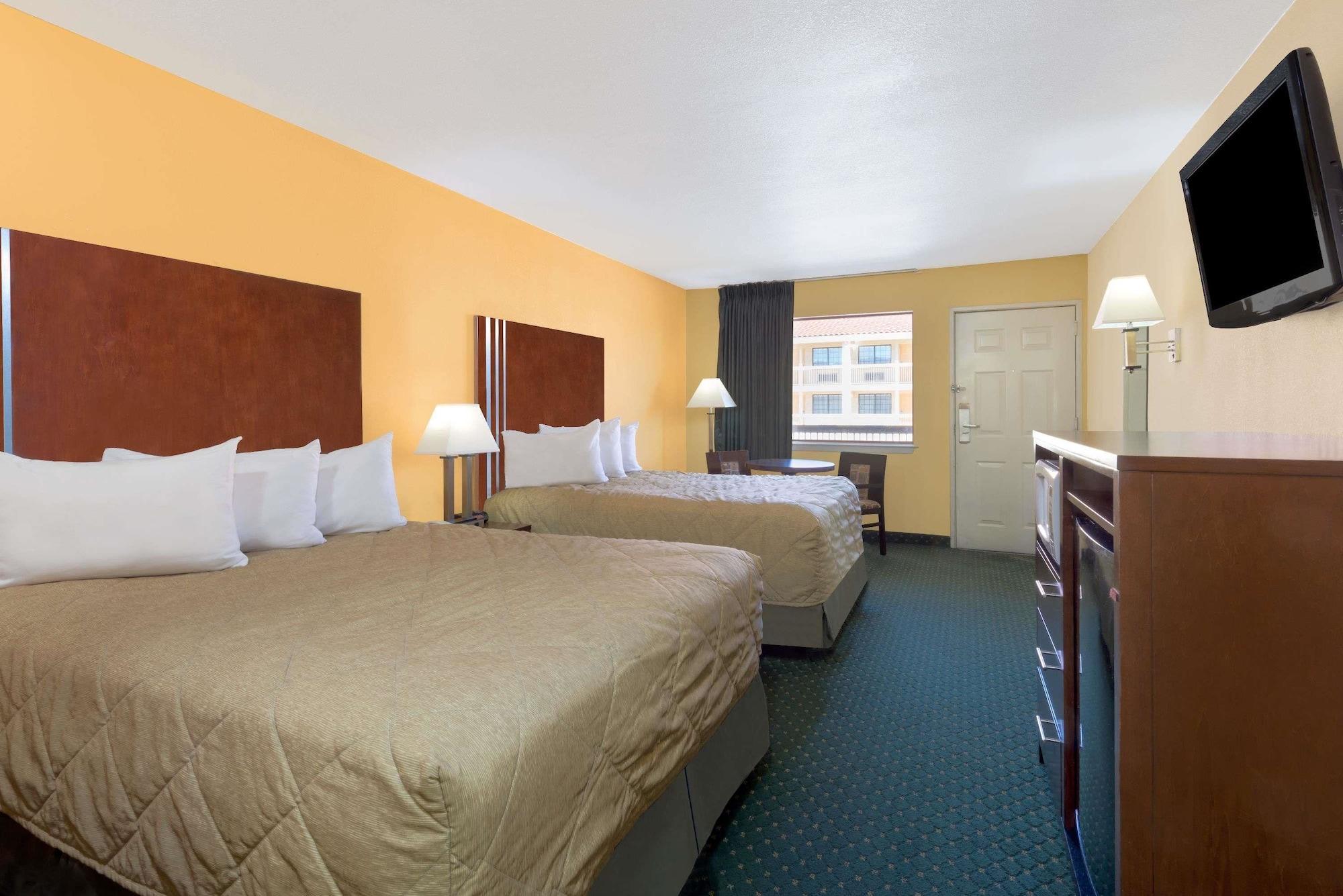 Ramada By Wyndham San Antonio Near Seaworld - Lackland Afb Buitenkant foto