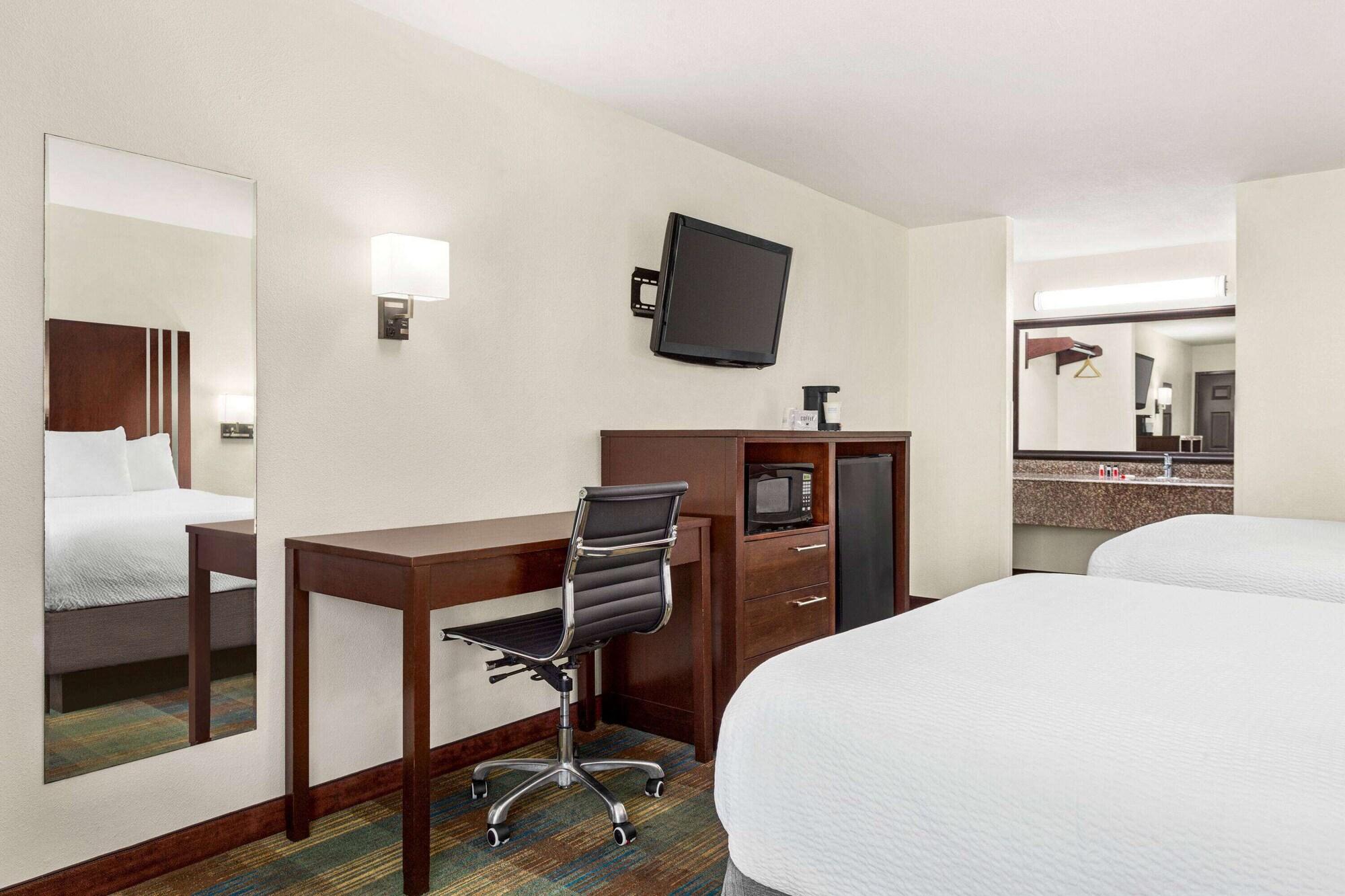 Ramada By Wyndham San Antonio Near Seaworld - Lackland Afb Buitenkant foto